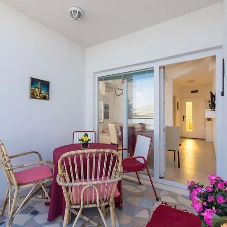 Duga - Beachfront & Seaview Apartment *