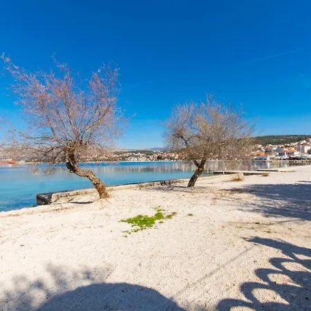 Duga - Beachfront & Seaview Apartment Trogir