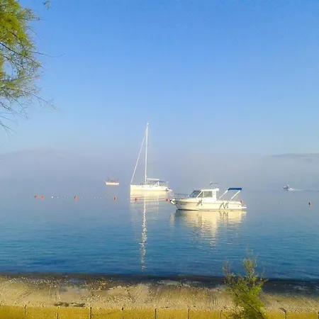 Duga - Beachfront & Seaview Apartment Trogir
