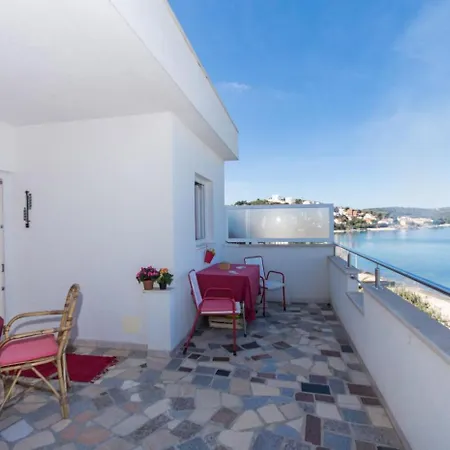 Duga - Beachfront & Seaview Apartment Trogir
