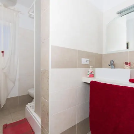 Duga - Beachfront & Seaview Apartment Trogir