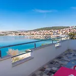 شقة Duga تروغير